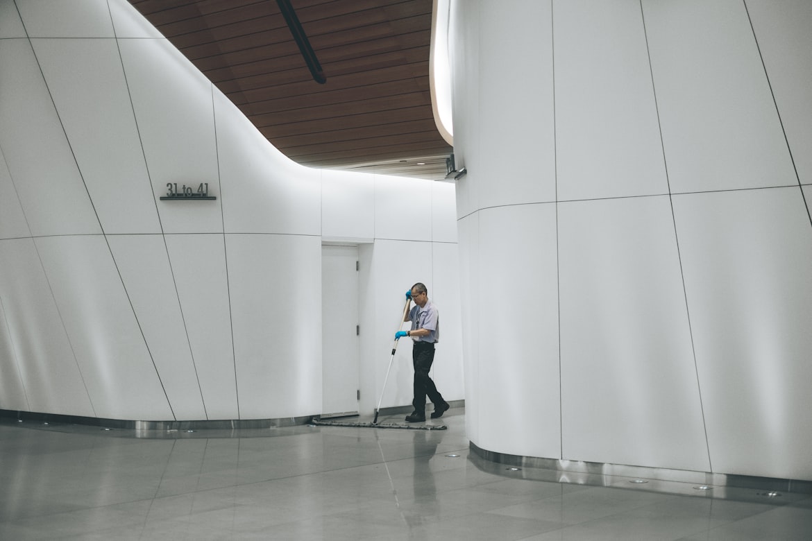 Rekomendasi 4 Perusahaan Outsourcing Cleaning Service Kantor